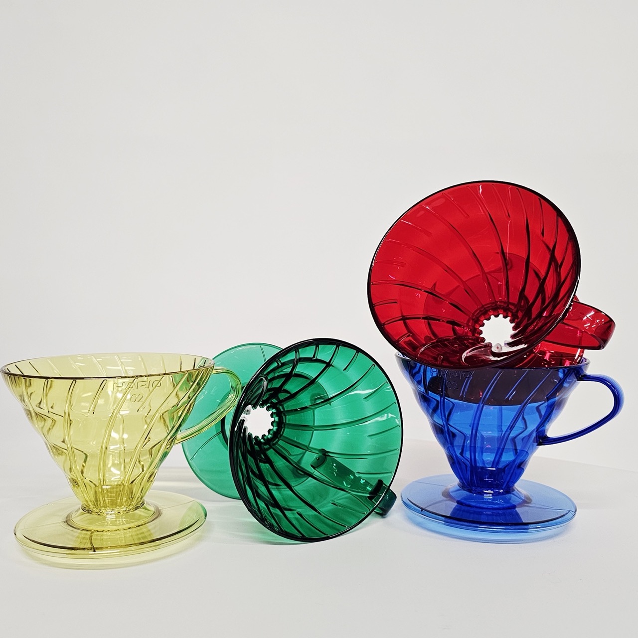 Hario plastový dripper na kávu V60-02 modrý